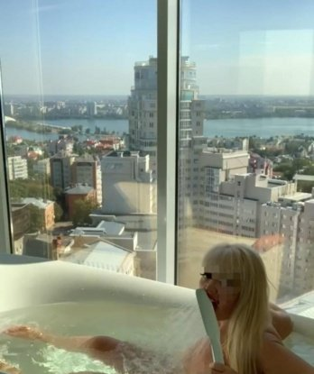 Кира, Проститутка